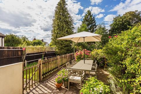 105 Poplar Road, Leatherhead, KT22 8SB