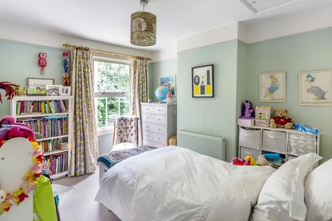 105 Poplar Road, Leatherhead, KT22 8SB