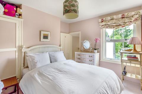 105 Poplar Road, Leatherhead, KT22 8SB