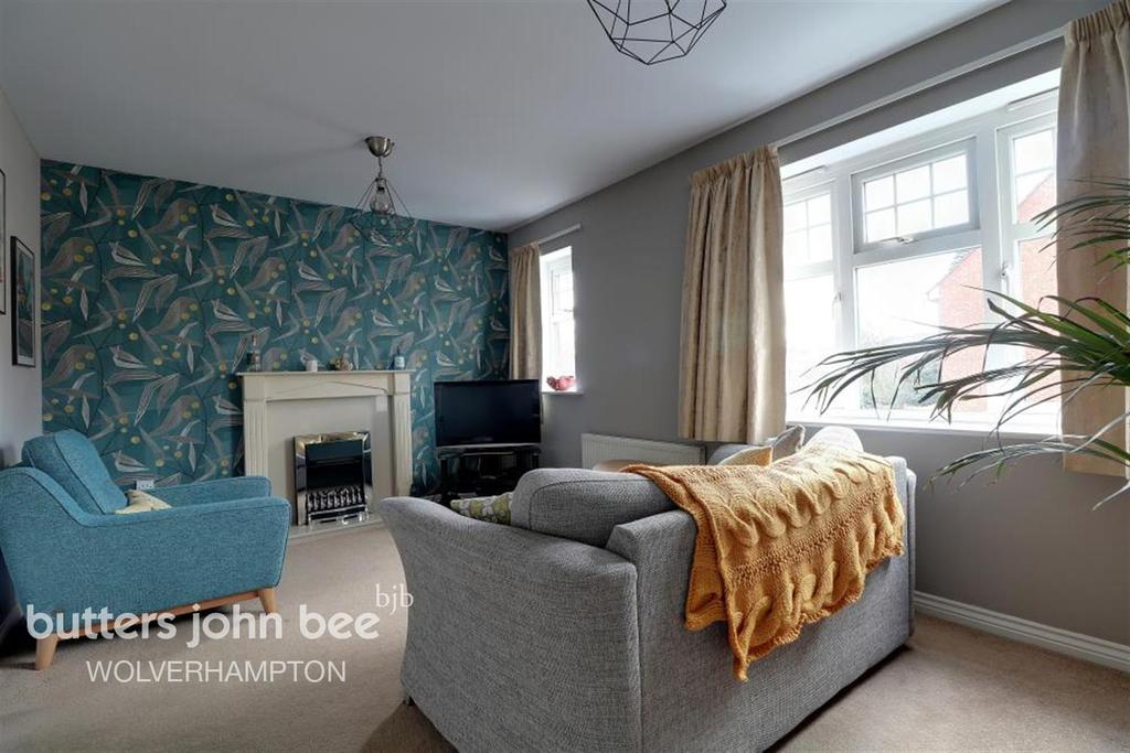 Bluebell Hollow, Stafford 3 bed detached house £950 pcm (£219 pw)