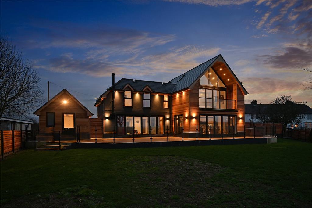 Ashford Road, New Romney, TN28 5 bed detached house £750,000
