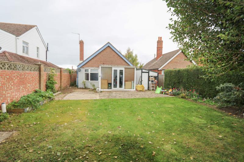 Elm Close Estate, Hayling Island 2 bed detached bungalow £285,000