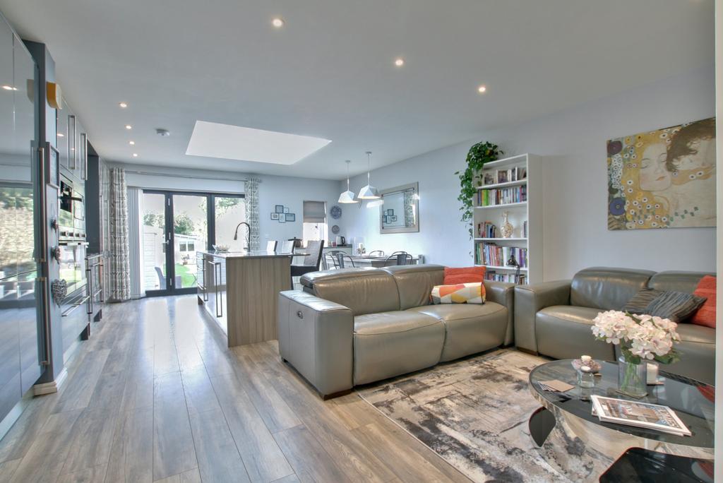 MERTON AVENUE, PORTCHESTER 3 bed semidetached house £425,000