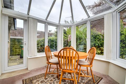 6 Hawkshaw Close, Liphook, GU30 7DF
