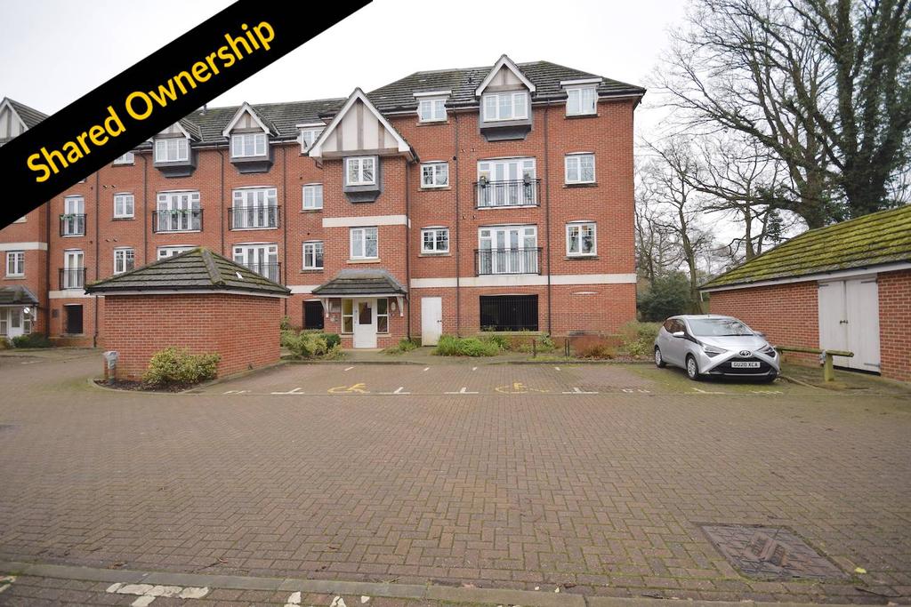 Clarke House Woodfield Road, Crawley... 2 bed flat £110,000