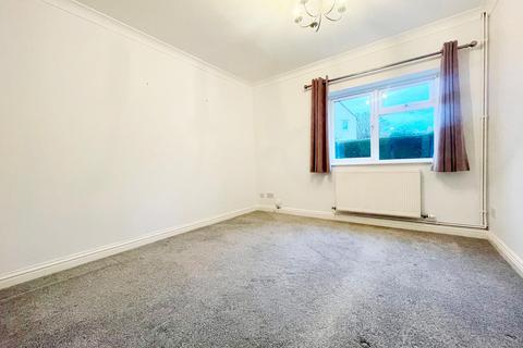 3 bedroom terraced house to rent, Cowlsmead, Cheltenham GL51