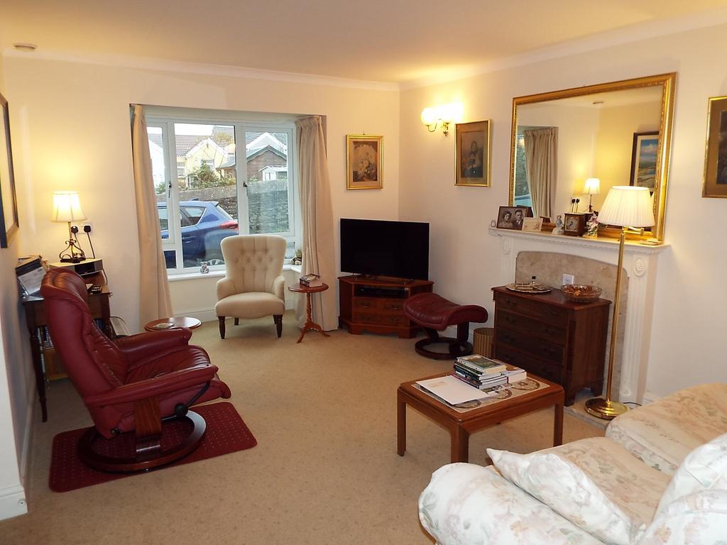 6 Dunns Close, Mumbles, Swansea SA3 4AF 2 bed terraced house £298,500