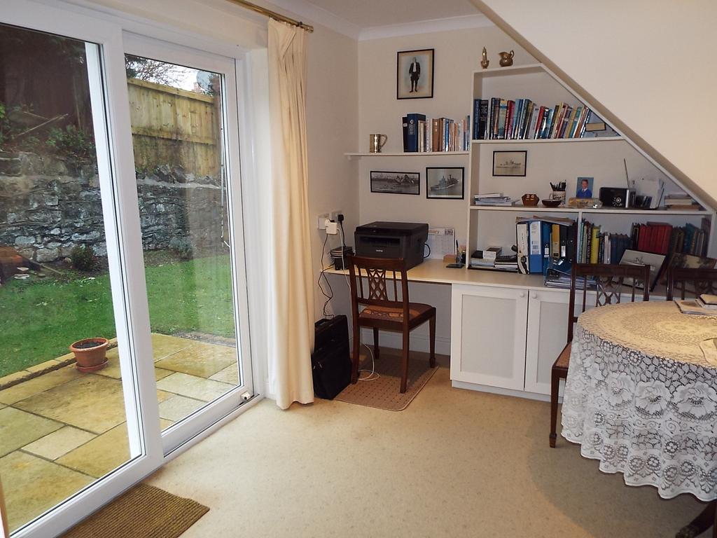 6 Dunns Close, Mumbles, Swansea SA3 4AF 2 bed terraced house £298,500