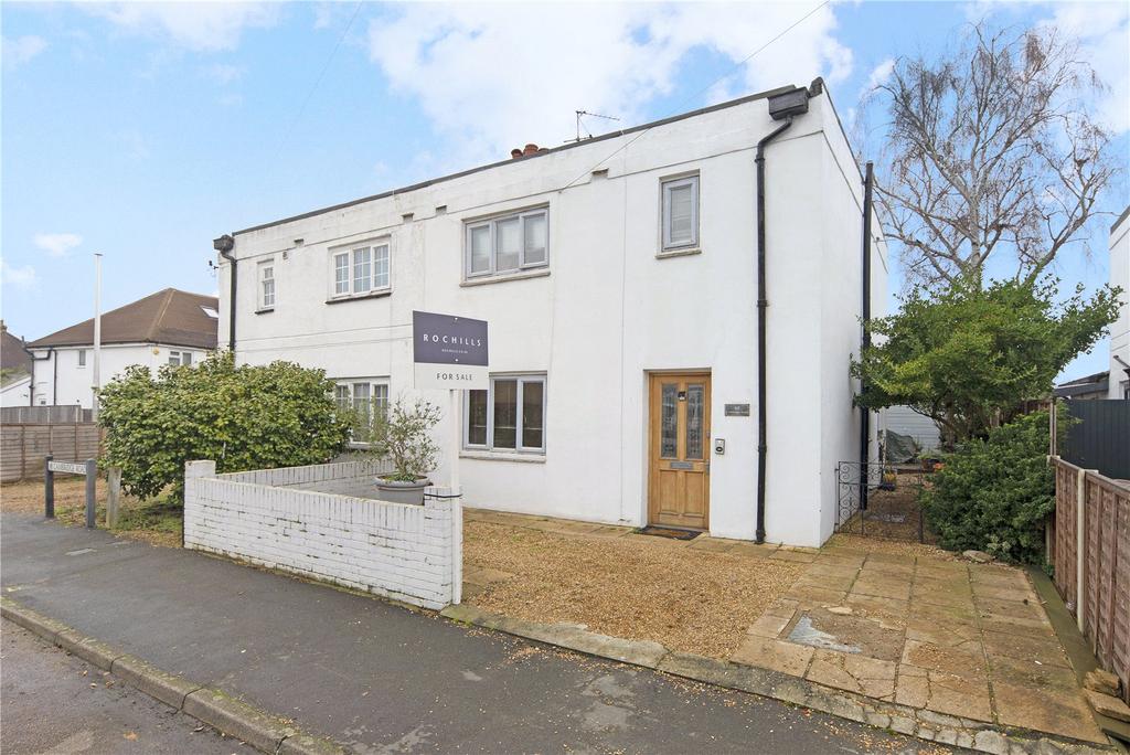 Cambridge Road, WaltononThames, Surrey, KT12 3 bed semidetached