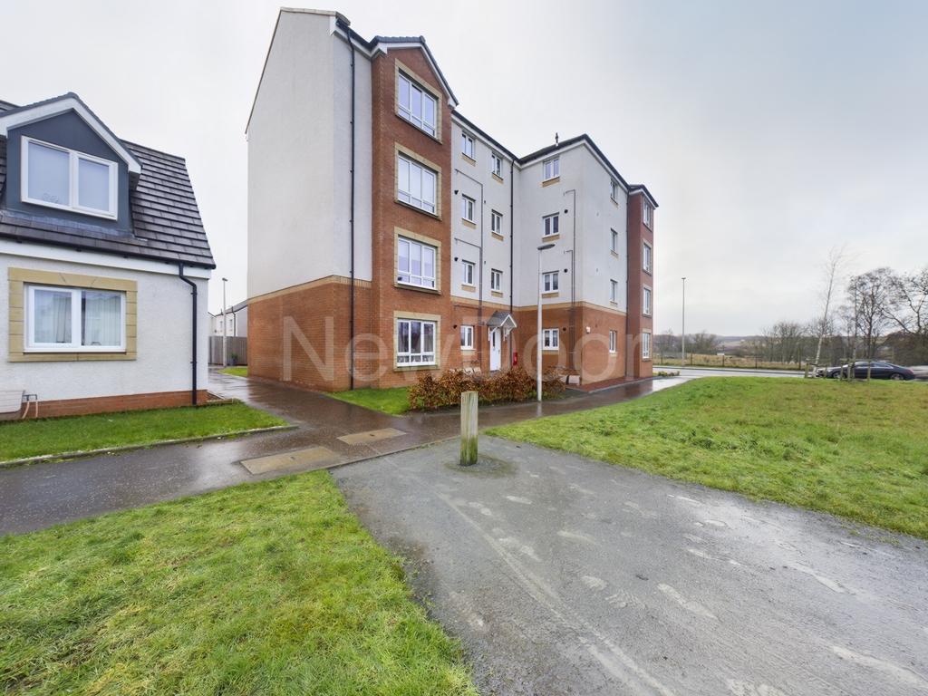 Crescent, PA7 1 bed apartment £110,000