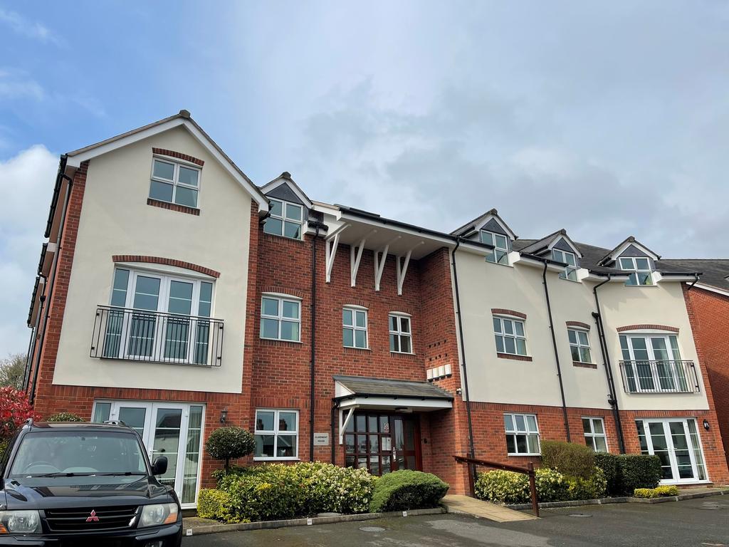 Poplar Road, Dorridge, Solihull B93 8DD 2 bed flat £825 pcm (£190 pw)