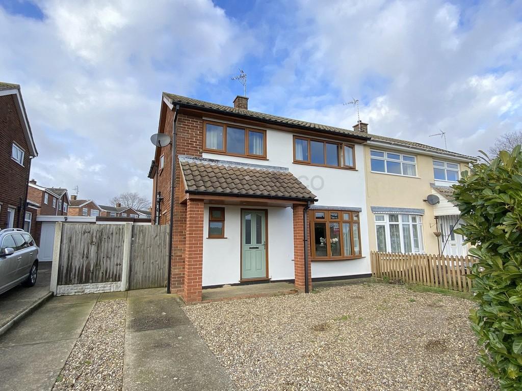 Pinewood Avenue, Lowestoft 4 bed semidetached house £265,000