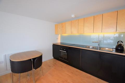 undefined, Saxton, The Avenue