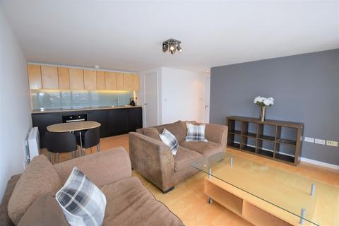 undefined, Saxton, The Avenue
