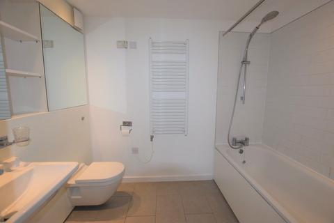 undefined, Saxton, The Avenue