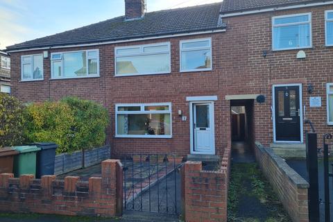 3 bedroom terraced house to rent, Springfield Close, Leeds LS18