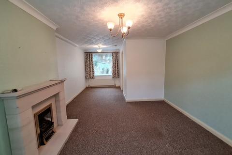 3 bedroom terraced house to rent, Springfield Close, Leeds LS18