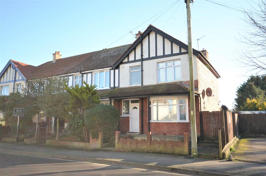 Hawthorn Road, Bognor Regis 3 bed end of terrace house £260,000