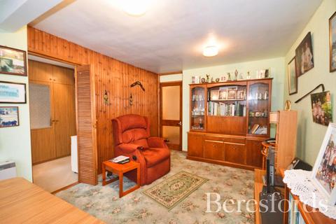 21 Winston Close, Romford, RM7 8LL