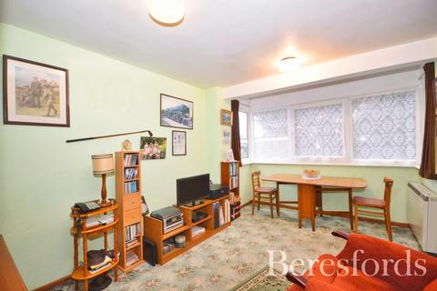 21 Winston Close, Romford, RM7 8LL