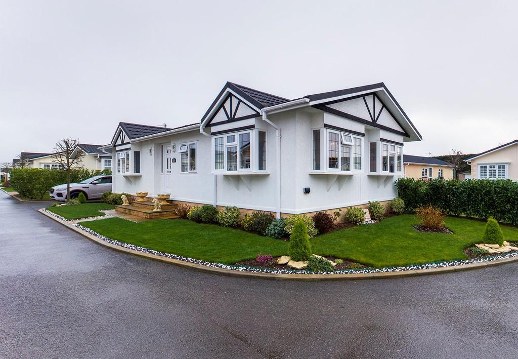 Regent Circle, Torksey Lock 2 bed park home for sale £170,000