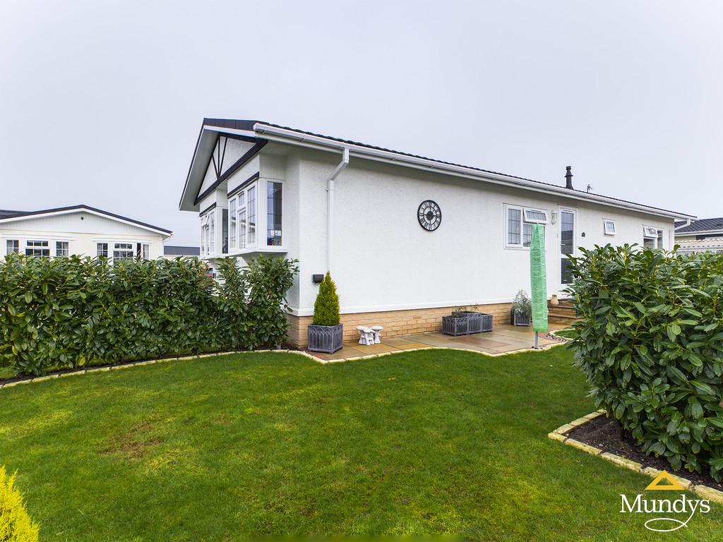 Regent Circle, Torksey Lock 2 bed park home for sale £170,000