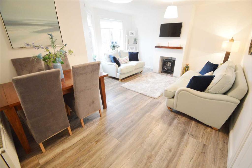 Living Room / Dining