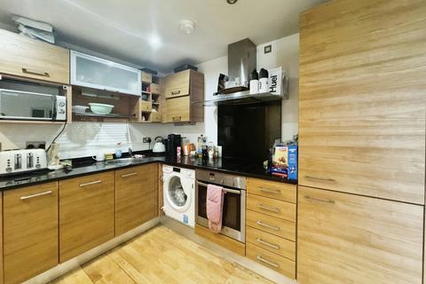 2 bedroom apartment to rent, La Salle, Leeds
