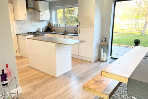 11 Cray Avenue, Ashtead, KT21 1QX