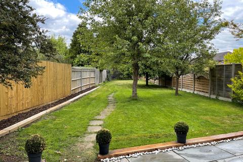 11 Cray Avenue, Ashtead, KT21 1QX