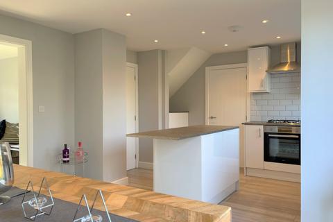 11 Cray Avenue, Ashtead, KT21 1QX