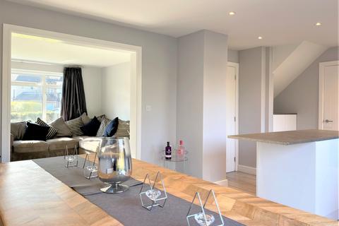 11 Cray Avenue, Ashtead, KT21 1QX