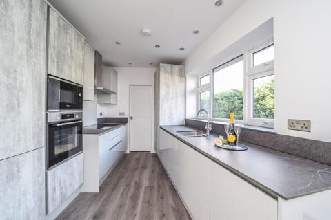 20b Lawn Close, New Malden, KT3 3DL
