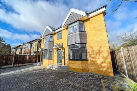 20a Lawn Close, New Malden, KT3 3DL