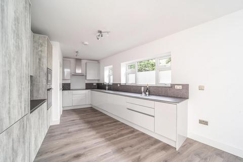 20a Lawn Close, New Malden, KT3 3DL