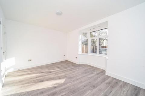 20a Lawn Close, New Malden, KT3 3DL