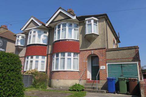 16 Blenheim Gardens, Aveley, South Ockendon, RM15 4EB