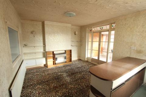 16 Blenheim Gardens, Aveley, South Ockendon, RM15 4EB