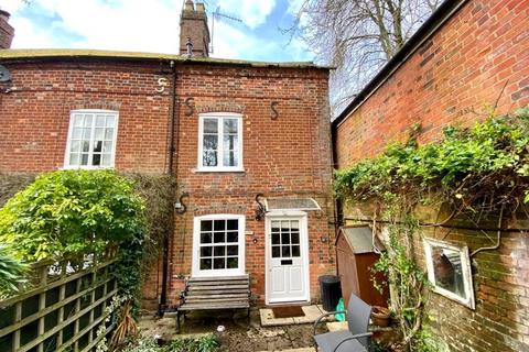 2 bedroom end of terrace house to rent, Wellington Place, High Street, Marlborough, Wiltshire, SN8