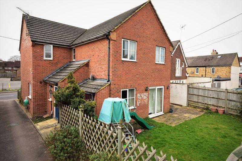 St. Road, Farnham 2 bed semidetached house £260,000