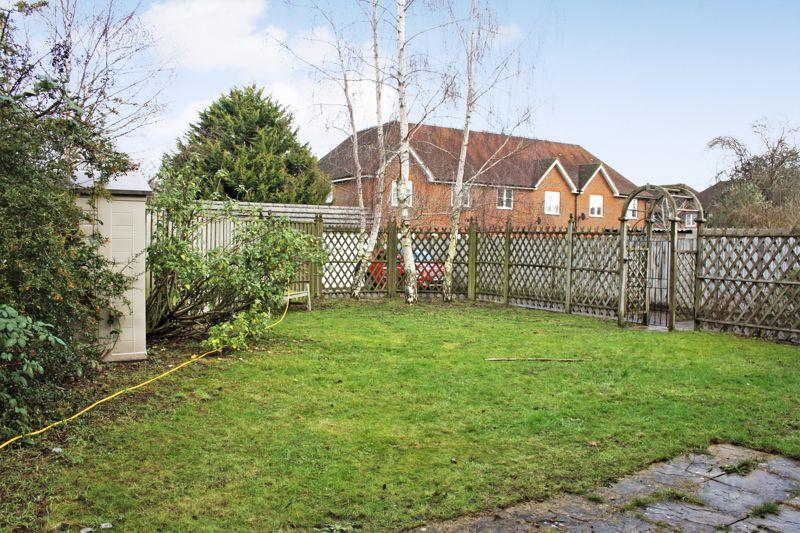 St. Road, Farnham 2 bed semidetached house £260,000