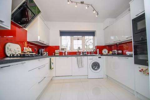 4 Myrtleside Close, Northwood, HA6 2XH