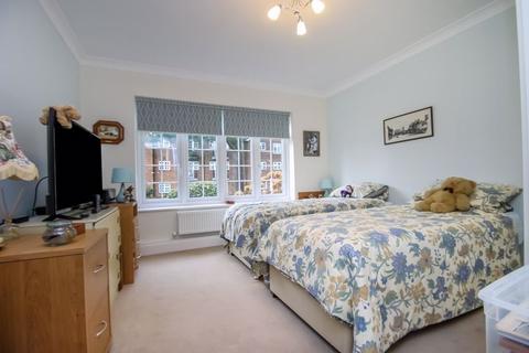 4 Myrtleside Close, Northwood, HA6 2XH
