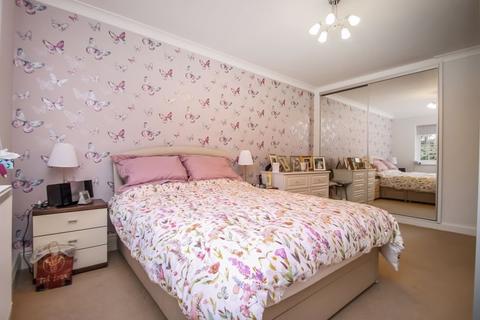 4 Myrtleside Close, Northwood, HA6 2XH