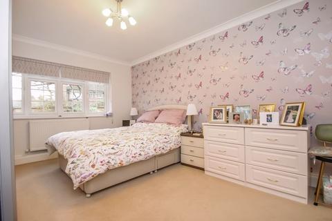 4 Myrtleside Close, Northwood, HA6 2XH