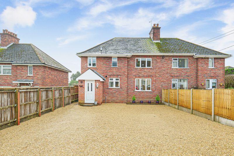 Grosvenor Road, Stalbridge, DT10 3 bed semidetached house £265,000
