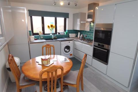 8 Derwen, Chirk, Wrexham, LL14 5BZ