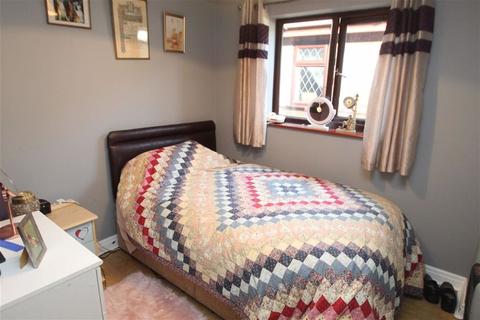 8 Derwen, Chirk, Wrexham, LL14 5BZ