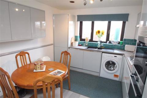 8 Derwen, Chirk, Wrexham, LL14 5BZ
