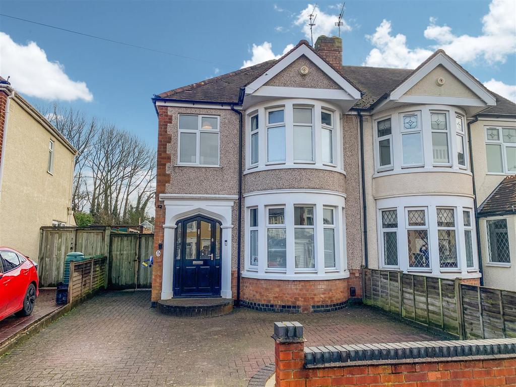 Kinross Road, Leamington Spa 3 bed semidetached house £380,000